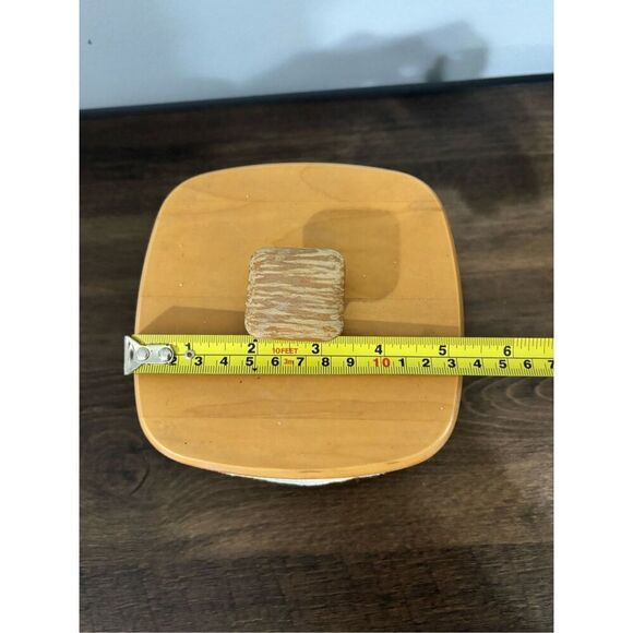 Longaberger basket with lid and pastel plaid fabric liner 2001 - Picture 6 of 10